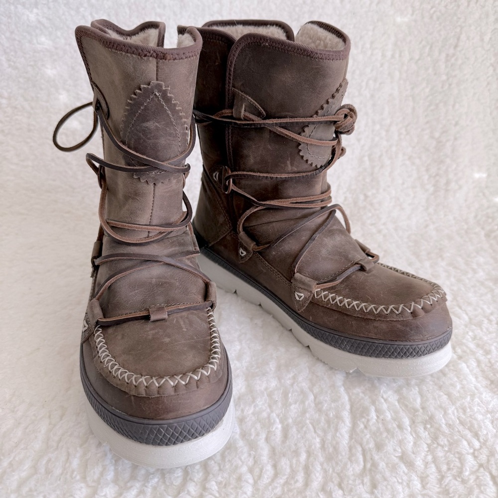 MANATOBAH MUKLUKS Brown Lace-Up Winter Boots Women's Size 7.5